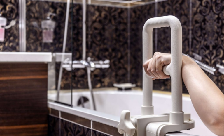 salle de bain PMR